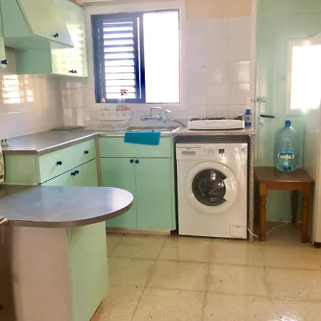 Cozy 1-bedroom Apt Near To The Sea And Center Lägenhet Larnaca